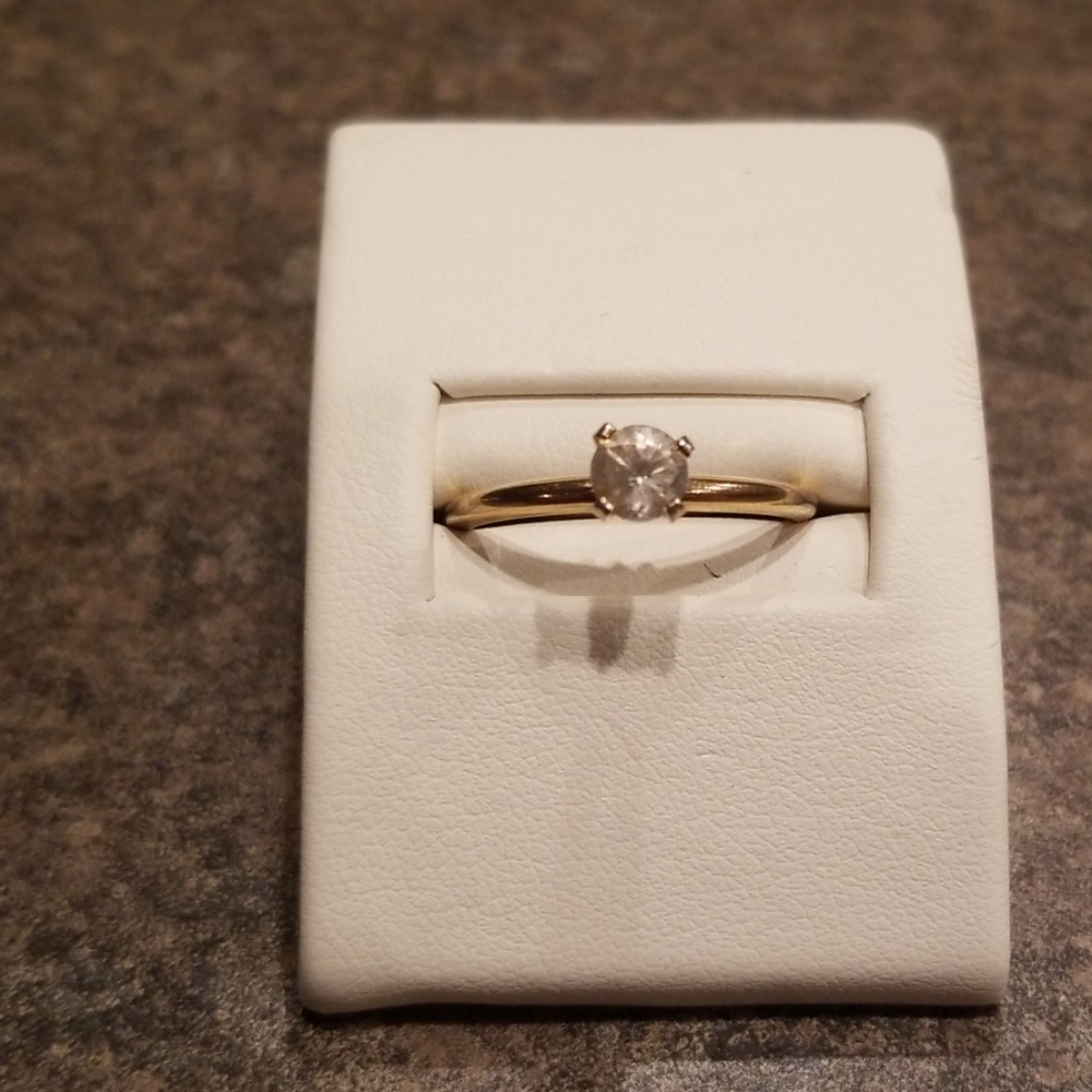 Engagement style ring
